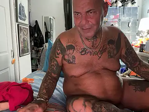 Snapshot of joeytatts66 chatting on October 10, 5:01 am joeytatts66 online show from October 10, 5:01 am