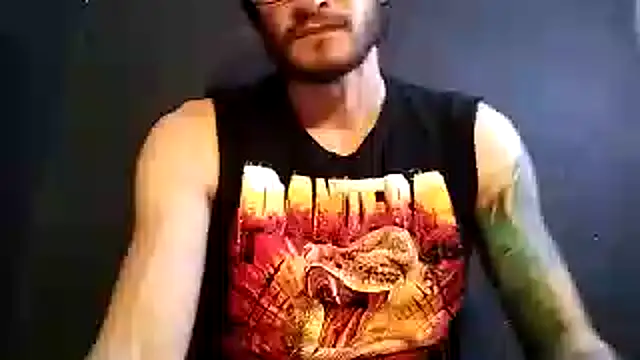 Snapshot of Loggan_donnelly chatting on October 18, 7:19 pm Loggan donnelly online show from October 18, 7:19 pm