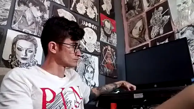 Loggan donnelly online show from December 4, 9:22 pm