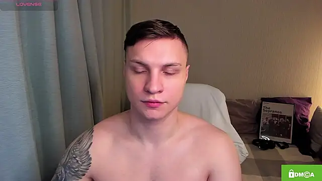 handsome guy01 online show from April 26, 9:44 pm