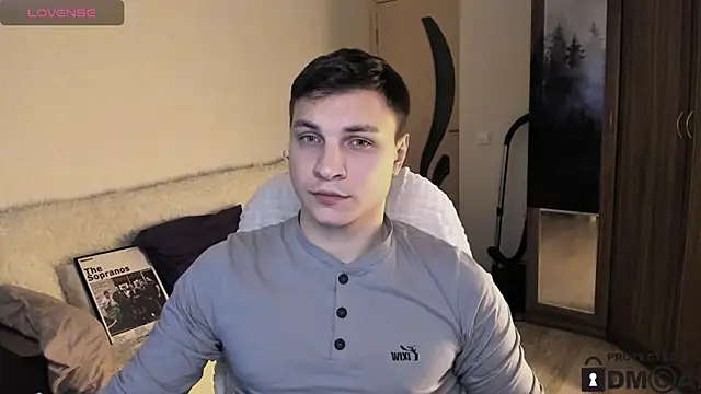 Snapshot of handsome_guy01 chatting on October 14, 4:30 am handsome guy01 online show from October 14, 4:30 am