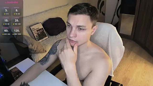 Snapshot of handsome_guy01 chatting on October 3, 9:03 am handsome guy01 online show from October 3, 9:03 am