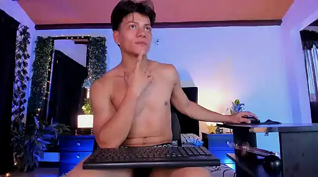Snapshot of Valentino__X chatting on February 1, 6:51 pm Valentino X online show from February 1, 6:51 pm