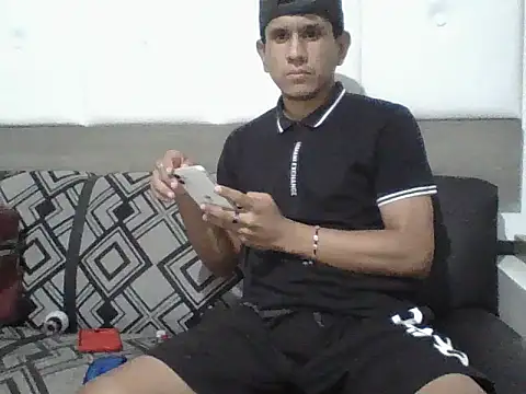 Snapshot of oiram27 chatting on October 2, 2:26 am oiram27 online show from October 2, 2:26 am
