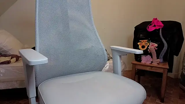 Snapshot of SteveStiffbone chatting on October 28, 6:10 pm SteveStiffbone online show from October 28, 6:10 pm