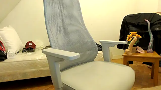 Snapshot of SteveStiffbone chatting on October 18, 6:02 pm SteveStiffbone online show from October 18, 6:02 pm