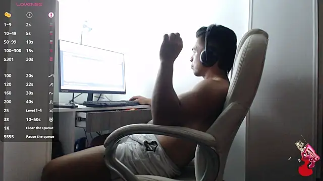 estebandelouis online show from March 20, 12:19 am