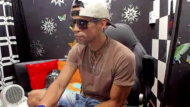 MikeRose94 online show from April 25, 5:21 pm