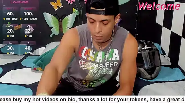 Snapshot of MikeRose94 chatting on March 18, 7:22 pm MikeRose94 online show from March 18, 7:22 pm