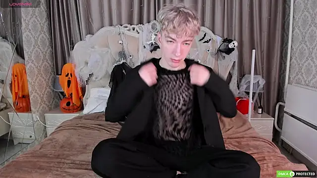 Snapshot of TrevorBenson chatting on October 24, 2:57 am TrevorBenson online show from October 24, 2:57 am