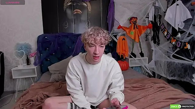 Snapshot of TrevorBenson chatting on October 22, 3:10 am TrevorBenson online show from October 22, 3:10 am