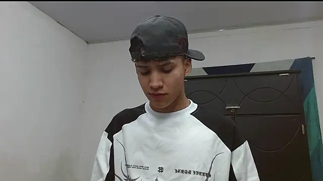 Snapshot of Macho_Dom chatting on October 24, 11:06 pm Macho Dom online show from October 24, 11:06 pm