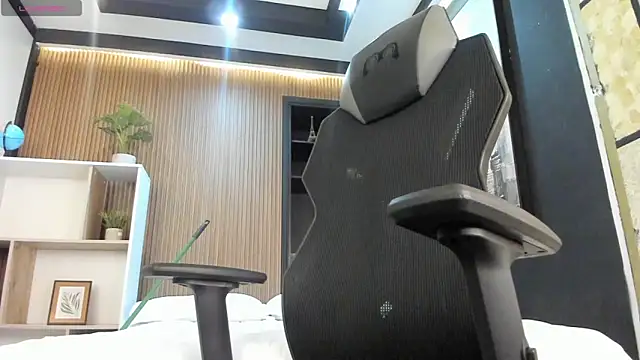 MaximusDick1  online show from March 16, 11:47 am