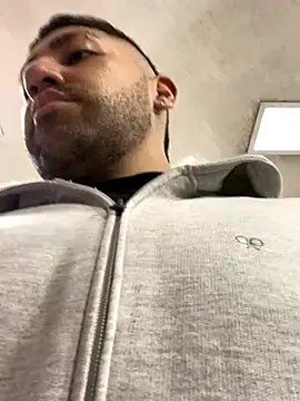 JuanZapata33 online show from October 17, 10:14 pm