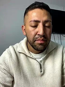 JuanZapata33 online show from December 16, 2:18 am