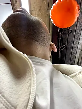 JuanZapata33 online show from October 23, 11:08 pm