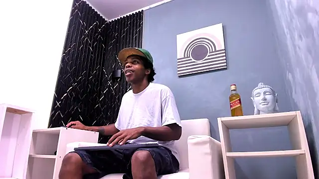 LarryCollin online show from December 19, 2:56 am