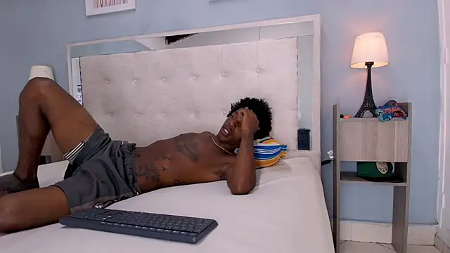 LarryCollin online show from January 1, 5:33 am