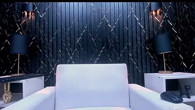 LarryCollin online show from March 10, 3:45 am