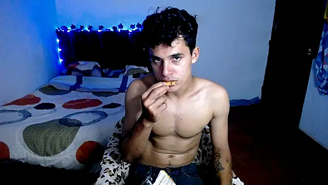 Snapshot of freddy_romas chatting on September 19, 2:56 am freddy romas online show from September 19, 2:56 am
