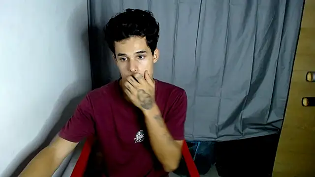 Snapshot of freddy_romas chatting on January 24, 12:21 am freddy romas online show from January 24, 12:21 am