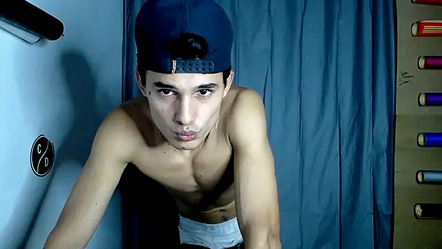Snapshot of freddy_romas chatting on February 9, 1:45 am freddy romas online show from February 9, 1:45 am