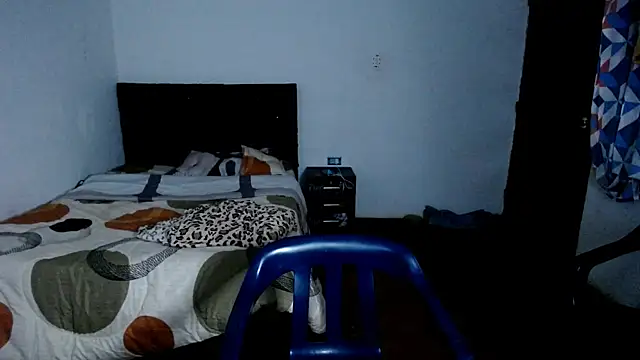 Snapshot of freddy_romas chatting on October 2, 2:04 am freddy romas online show from October 2, 2:04 am