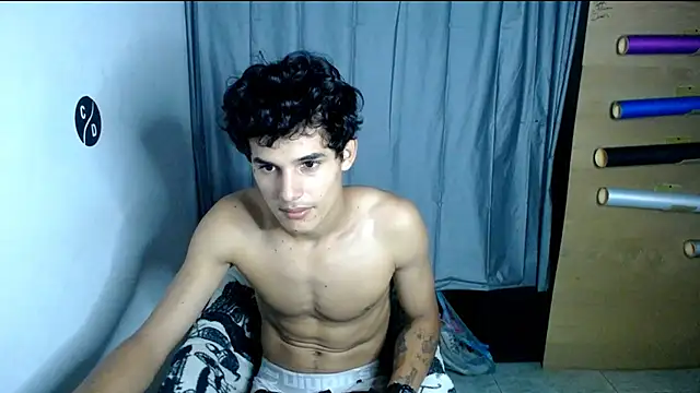 Snapshot of freddy_romas chatting on March 1, 1:43 am freddy romas online show from March 1, 1:43 am