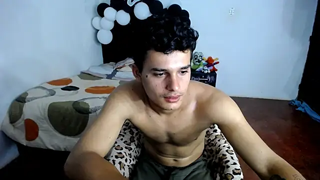 Snapshot of freddy_romas chatting on October 7, 1:10 am freddy romas online show from October 7, 1:10 am