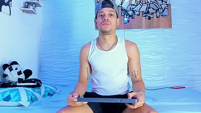 Friendsofeverything  online show from September 9, 1:10 pm