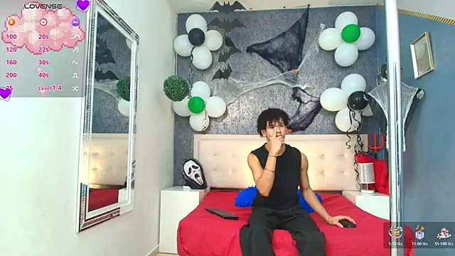 Snapshot of Erick_Zhimerman chatting on October 31, 4:14 am Erick Zhimerman online show from October 31, 4:14 am