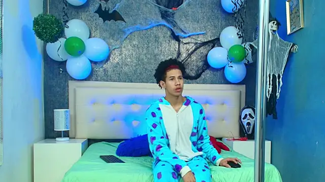 Snapshot of Erick_Zhimerman chatting on October 25, 4:14 am Erick Zhimerman online show from October 25, 4:14 am