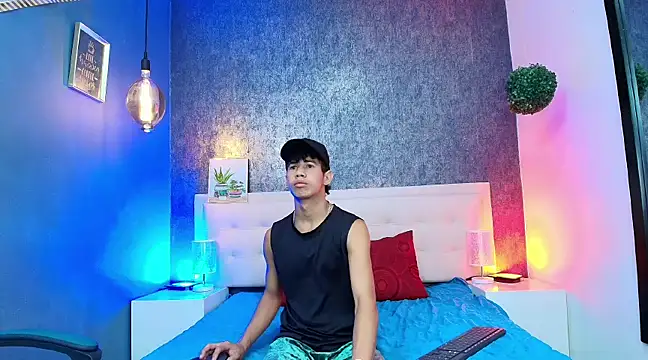 Snapshot of Erick_Zhimerman chatting on March 8, 3:37 am Erick Zhimerman online show from March 8, 3:37 am
