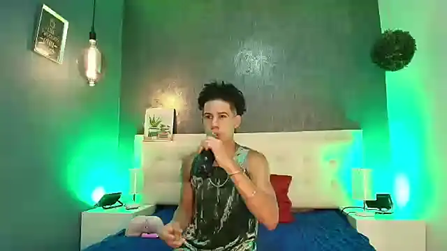 Snapshot of Erick_Zhimerman chatting on March 18, 3:34 am Erick Zhimerman online show from March 18, 3:34 am