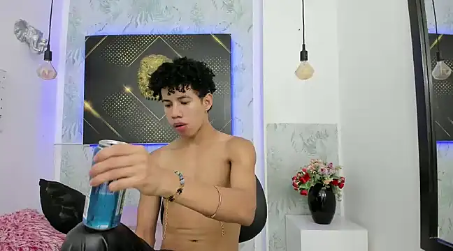 Snapshot of Erick_Zhimerman chatting on January 17, 3:45 am Erick Zhimerman online show from January 17, 3:45 am