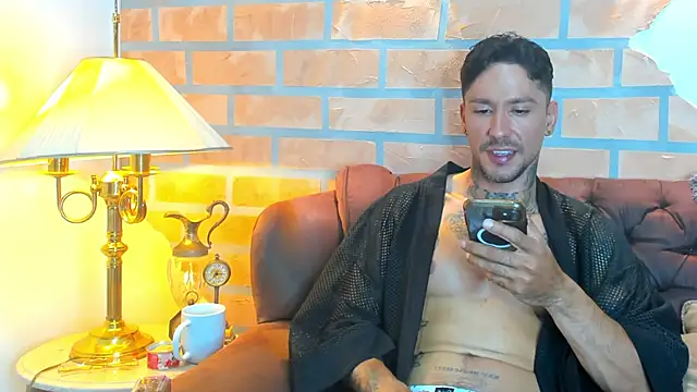 Snapshot of Dylanstonne chatting on January 30, 10:20 pm Dylanstonne online show from January 30, 10:20 pm