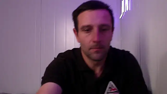 Snapshot of serjdj90 chatting on October 3, 11:04 am serjdj90 online show from October 3, 11:04 am