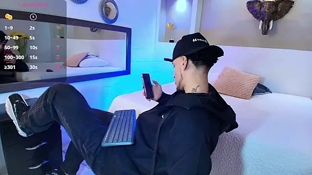 austin collinss online show from December 8, 3:53 am