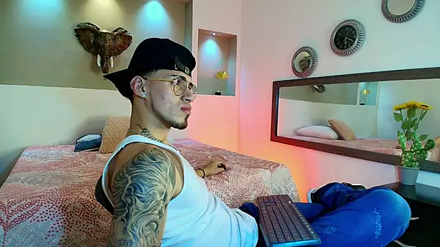 austin collinss online show from December 12, 3:10 am