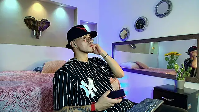 austin collinss online show from December 11, 3:26 am