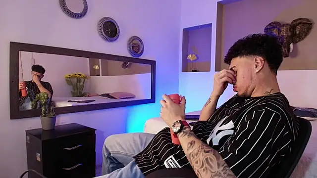 austin collinss online show from January 3, 4:00 am