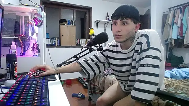 Snapshot of esjrobles chatting on January 8, 3:29 am esjrobles online show from January 8, 3:29 am