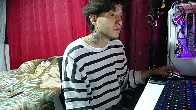 Snapshot of esjrobles chatting on March 12, 5:02 am esjrobles online show from March 12, 5:02 am