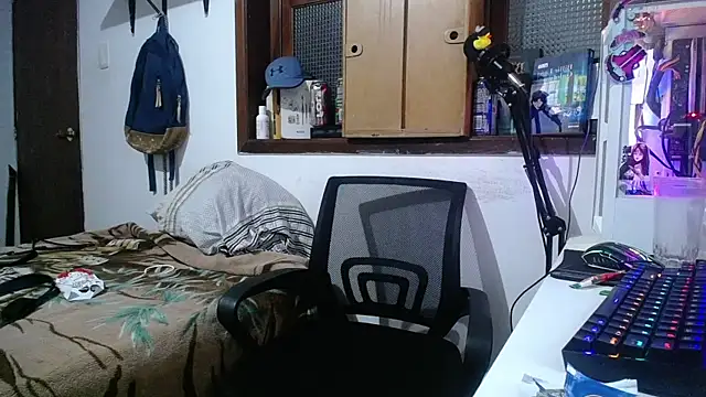 Snapshot of esjrobles chatting on March 8, 8:29 am esjrobles online show from March 8, 8:29 am