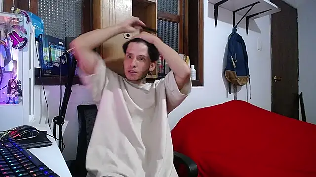 Snapshot of esjrobles chatting on February 3, 5:29 am esjrobles online show from February 3, 5:29 am