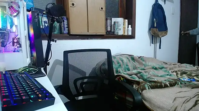 Snapshot of esjrobles chatting on January 30, 3:33 am esjrobles online show from January 30, 3:33 am