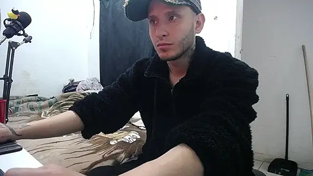 Snapshot of esjrobles chatting on September 16, 8:31 pm esjrobles online show from September 16, 8:31 pm