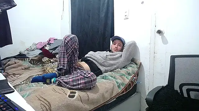 Snapshot of esjrobles chatting on September 19, 12:49 pm esjrobles online show from September 19, 12:49 pm