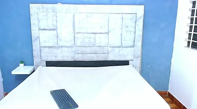 Eban Dustan online show from December 2, 9:04 pm