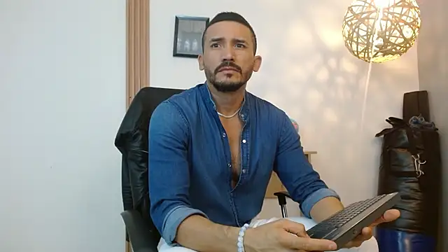 Snapshot of Reiko_85_ chatting on September 13, 7:37 pm Reiko 85 online show from September 13, 7:37 pm